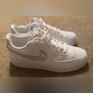Nike Court Low Vision Iridescent Size 8.5M.